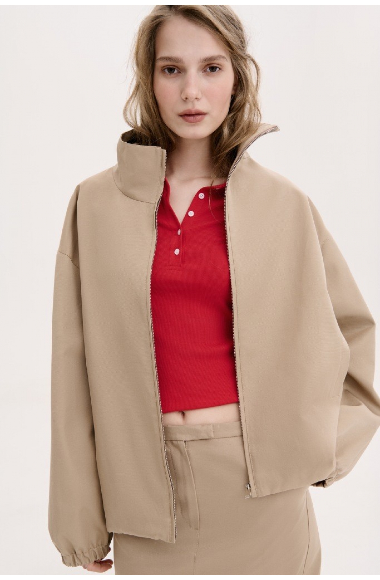 МІНІМАЛІСТИЧНА КУРТКА-БОМБЕР З ВИСОКИМ  КОМІРОМ-СТІЙКОЮ 1263 зображення 27