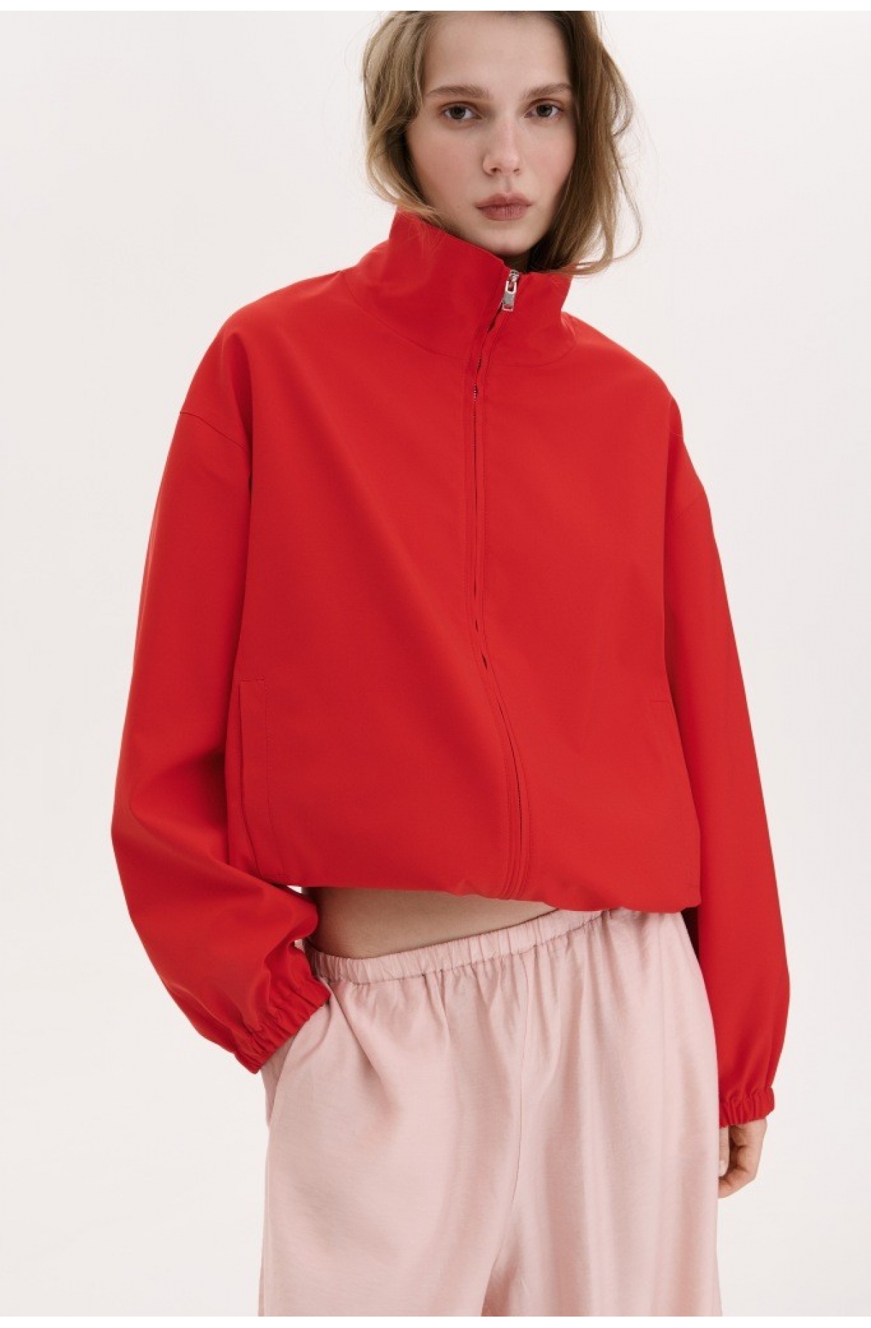 МІНІМАЛІСТИЧНА КУРТКА-БОМБЕР З ВИСОКИМ  КОМІРОМ-СТІЙКОЮ 1263 зображення 23