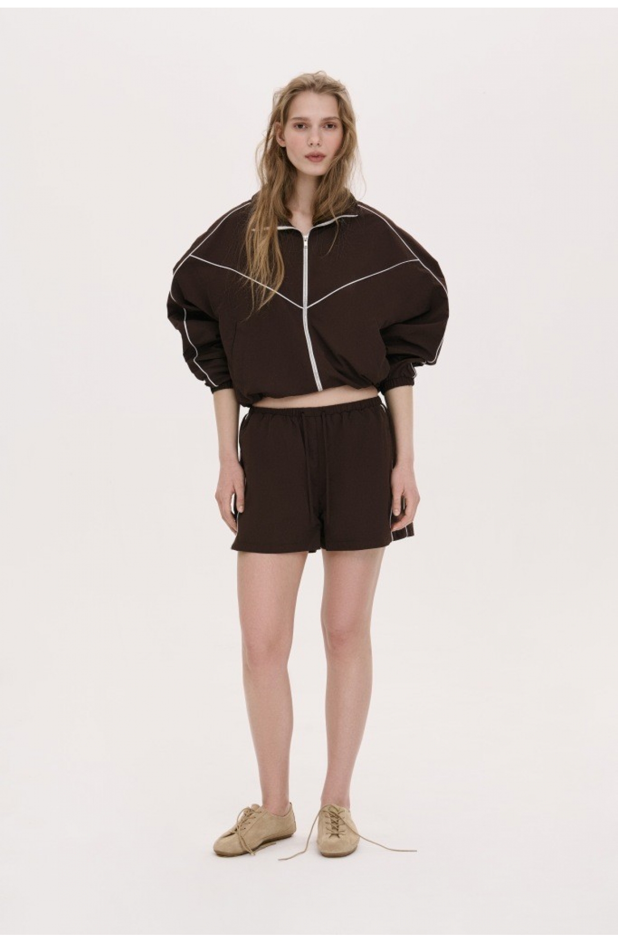 УКОРОЧЕНА КУРТКА-БОМБЕР З АКЦЕНТОМ НА ГЕОМЕТРІЮ 1264 зображення 30