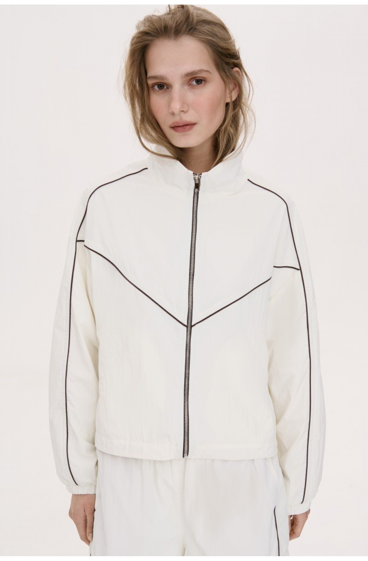 УКОРОЧЕНА КУРТКА-БОМБЕР З АКЦЕНТОМ НА ГЕОМЕТРІЮ 1264 зображення 29