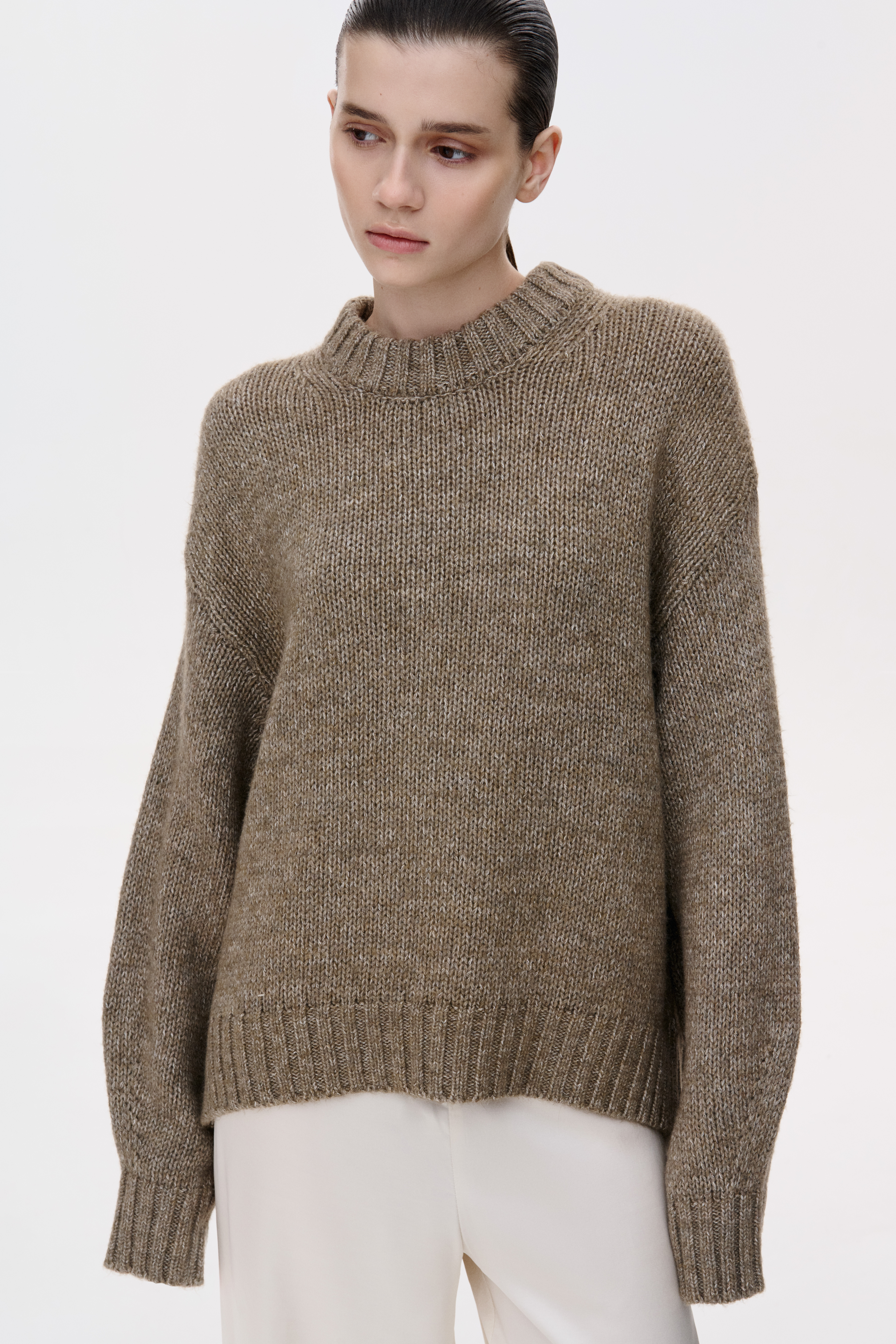 ОВЕРСАЙЗ СВЕТР ЗІ СПУЩЕНОЮ ЛІНІЄЮ ПЛЕЧА 4700 зображення