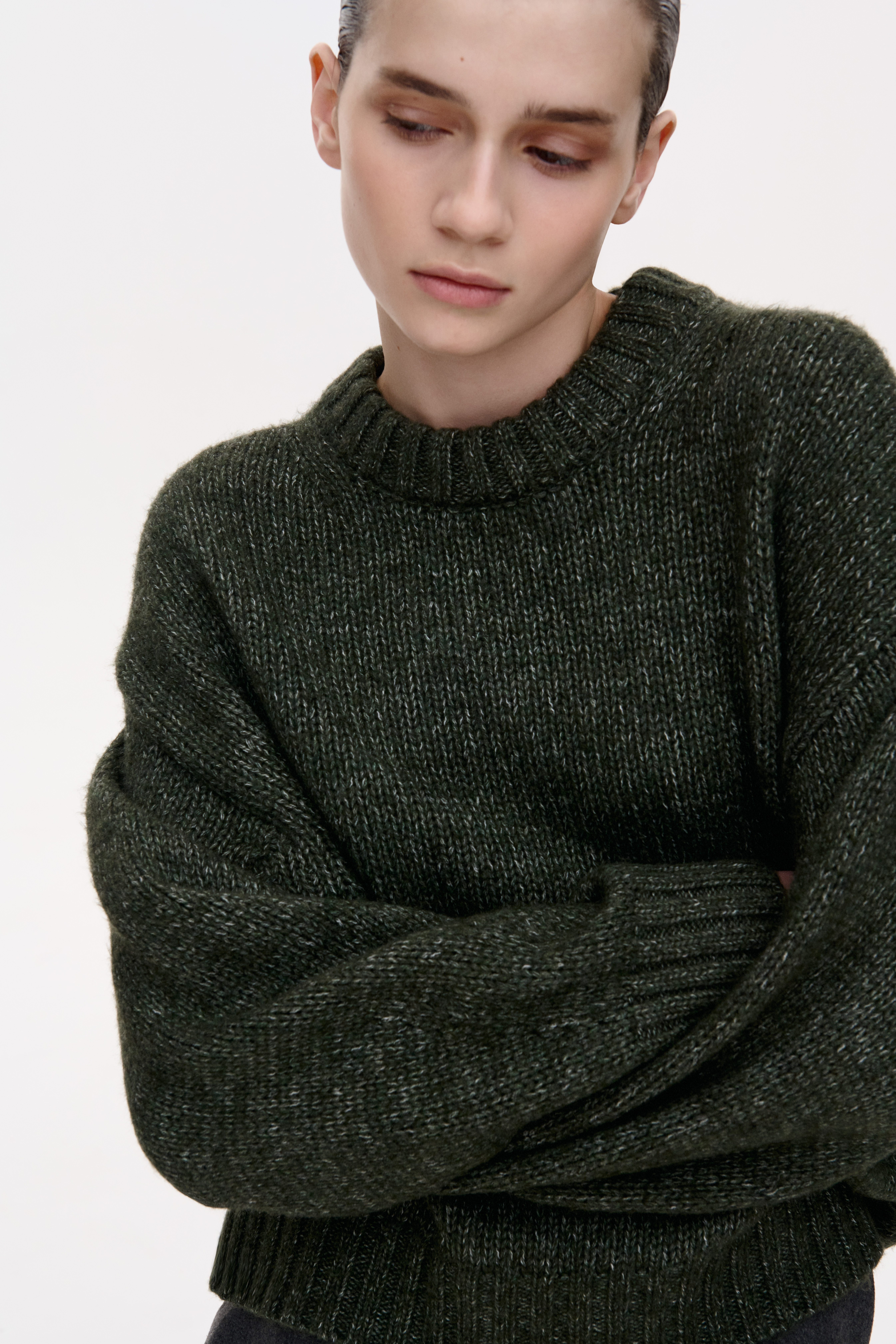 ОВЕРСАЙЗ СВЕТР ЗІ СПУЩЕНОЮ ЛІНІЄЮ ПЛЕЧА 4700 зображення